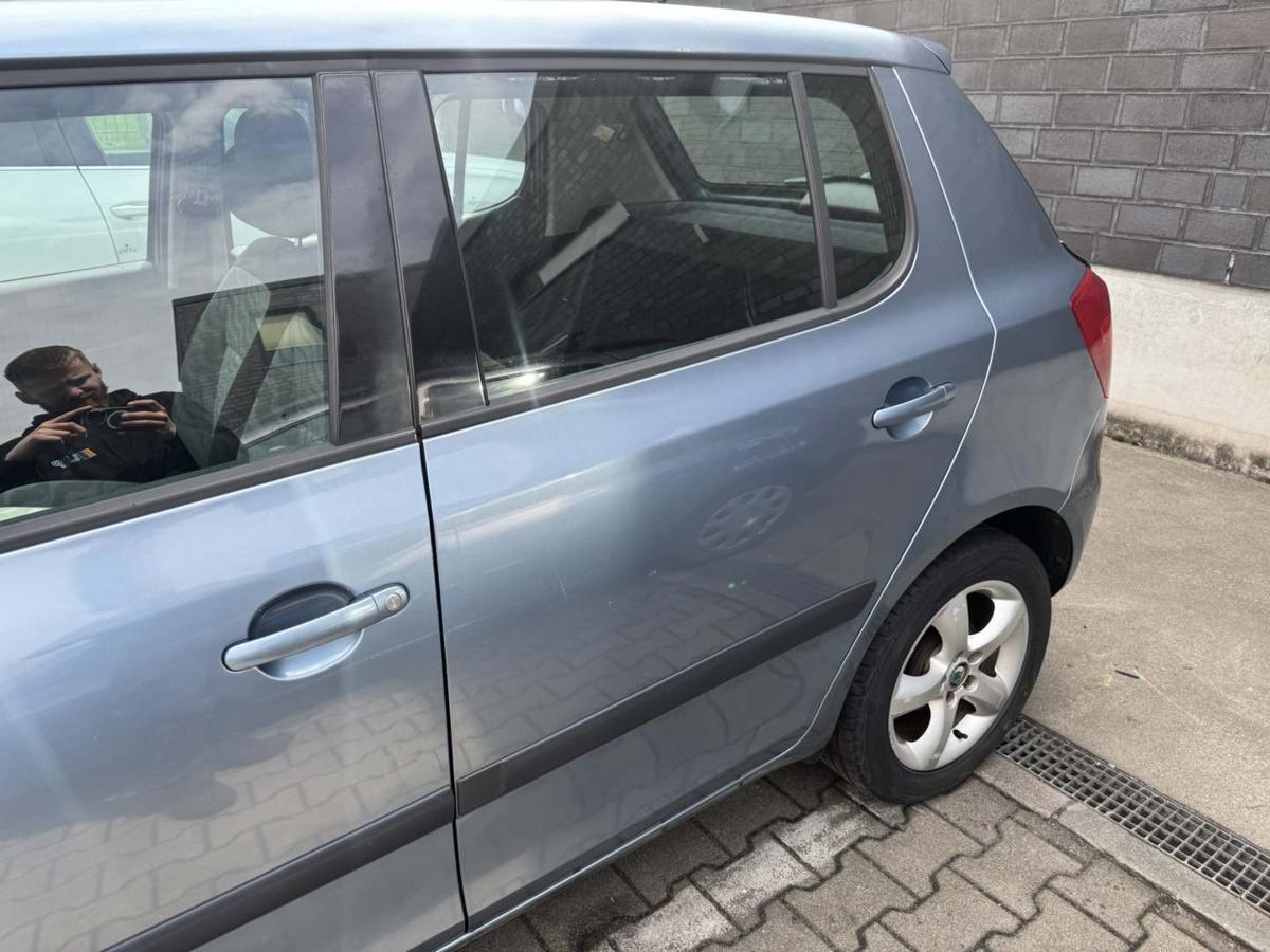 Skoda Fabia 2 original T&uuml;r hinten links 9154 Satin Grey Flie&szlig;heck Rohbau Bj.2009